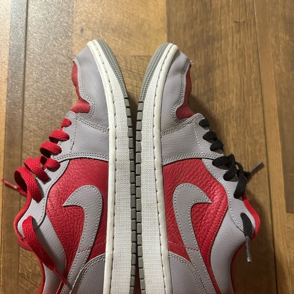 Jordan 1 Low SE "Split" - Picture 5 of 8
